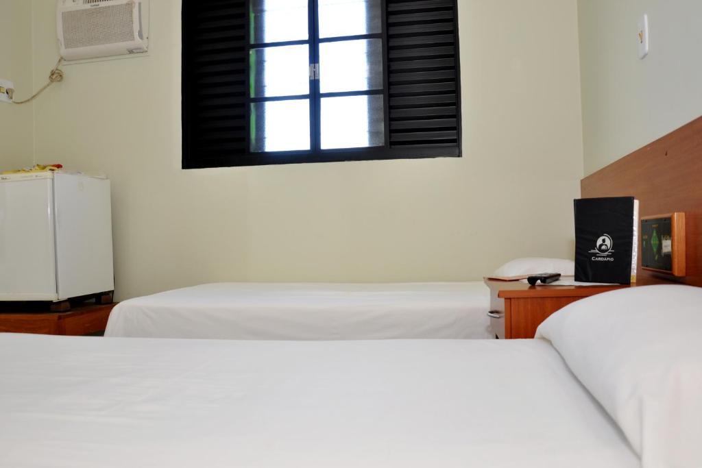 Hotel Carolina Plaza Убераба Стая снимка